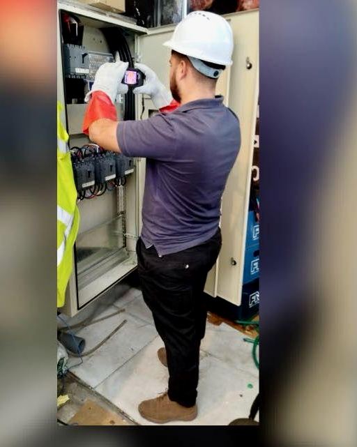 Inspección termográfica de un tablero en funcionamiento