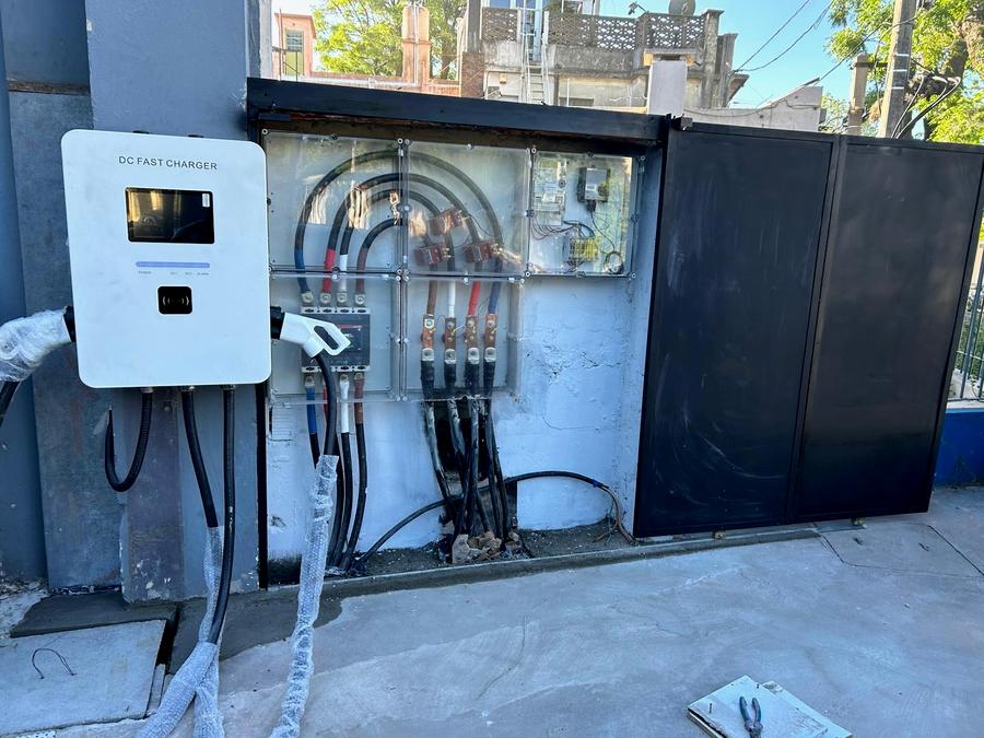 Cargador rápido DC para autos eléctricos